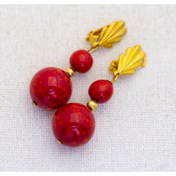 Vintage Red Cherries Gold Tone Clip On Earrings - M1 - Picture 1 of 3